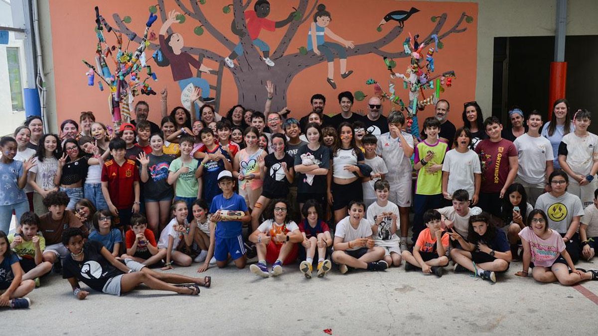 Alumnos del colegio Wenceslao Fernández Flórez de Cambre participantes en los talleres de concienciación sobre el cambio climático. |