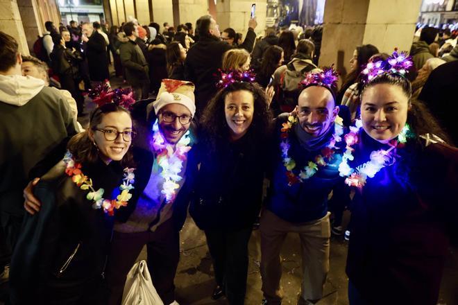La fiesta de Año Nuevo en la plaza Mayor de Gijón, en imágenes