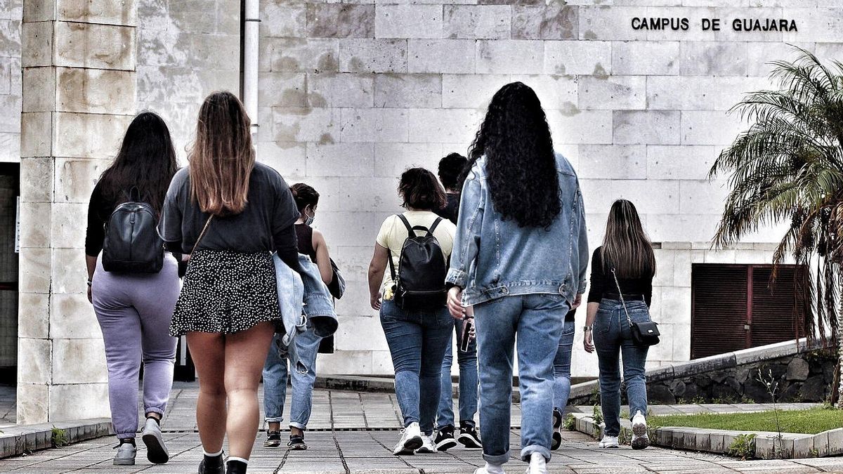 Estudiantes en el Campus Guajara de la ULL.
