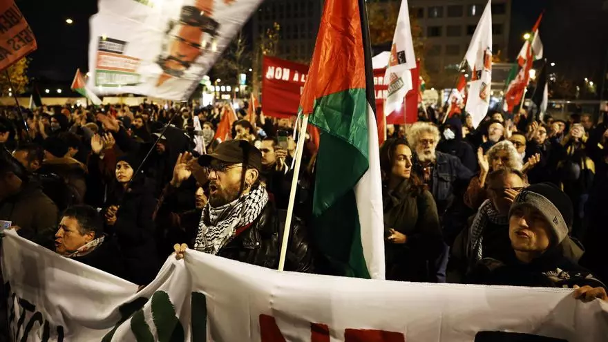 Cientos de personas se manifestaron en contra de la presencia de la selección israelí en París