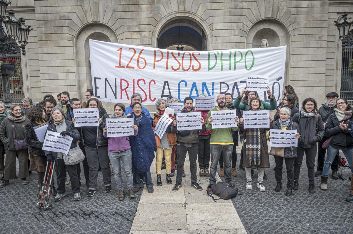 Protesta pel bloqueig de 126 pisos de protecció oficial per problemes burocràtics