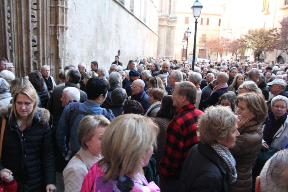 Mehrere tausend Personen kamen an Heiligabend wieder zu den beiden Ausgaben der deutschsprachigen ökumenischen Christvesper in der Kathedrale von Palma de Mallorca, die inzwischen seit 1971 auf Mallorca stattfinden. Die Predigt hielt Pfarrer Andreas Falow.