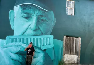 «O Afiador», de Mon Devane, rueda ya por el mundo como el mejor mural de arte urbano