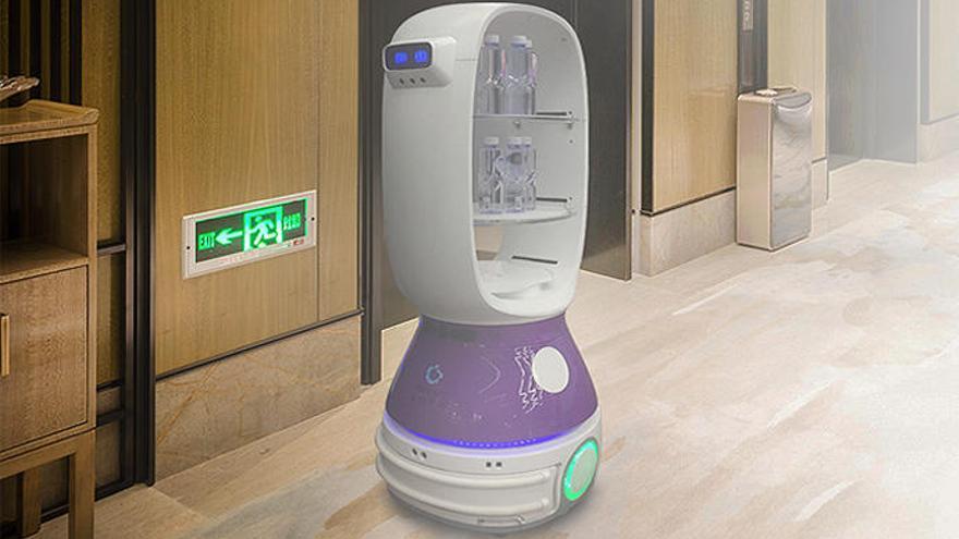 El robot que lleva comida a pacientes aislados por el coronavirus