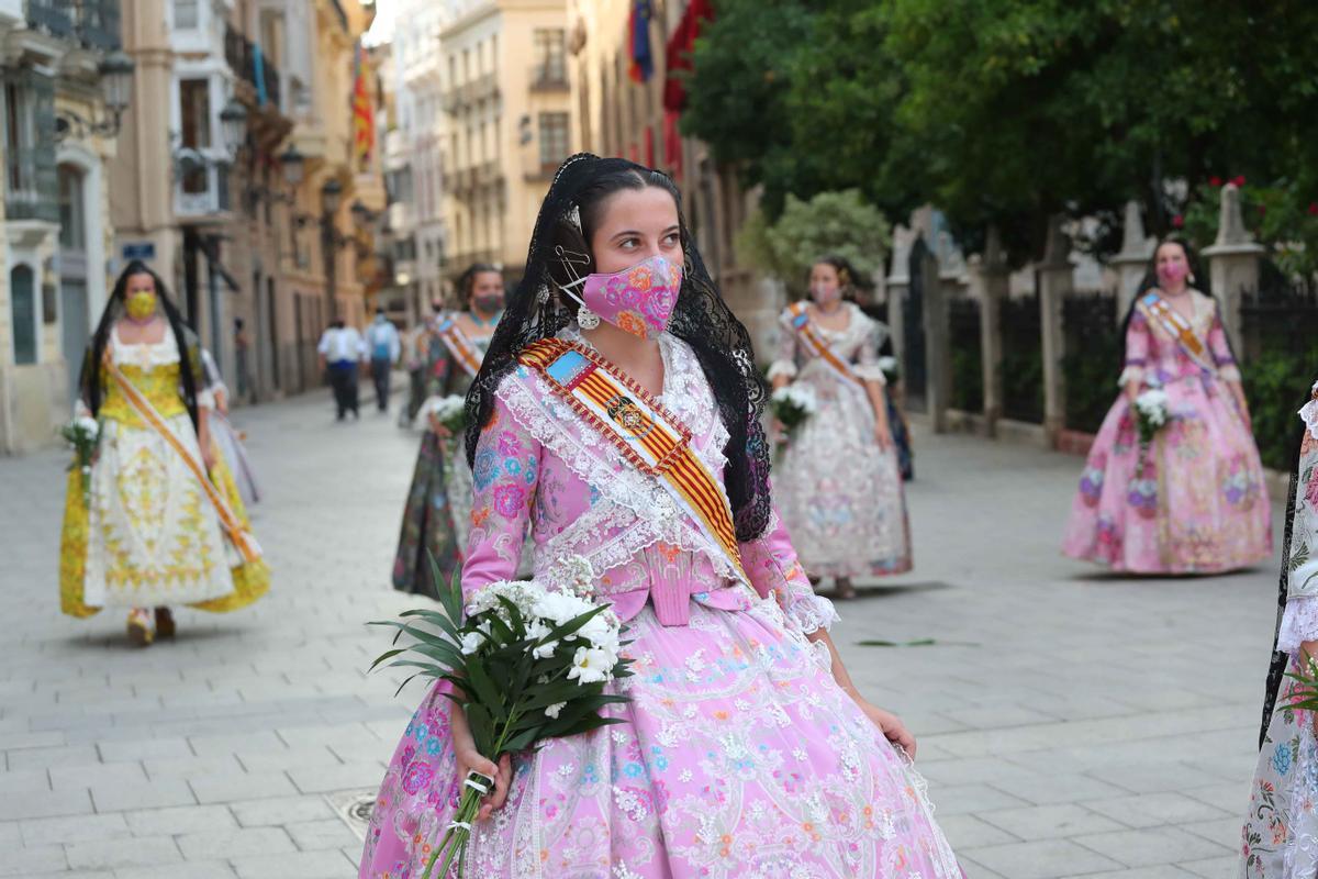 Búscate en el primer día de la ofrenda por la Calle Caballeros de las 20:00 a las 21:00