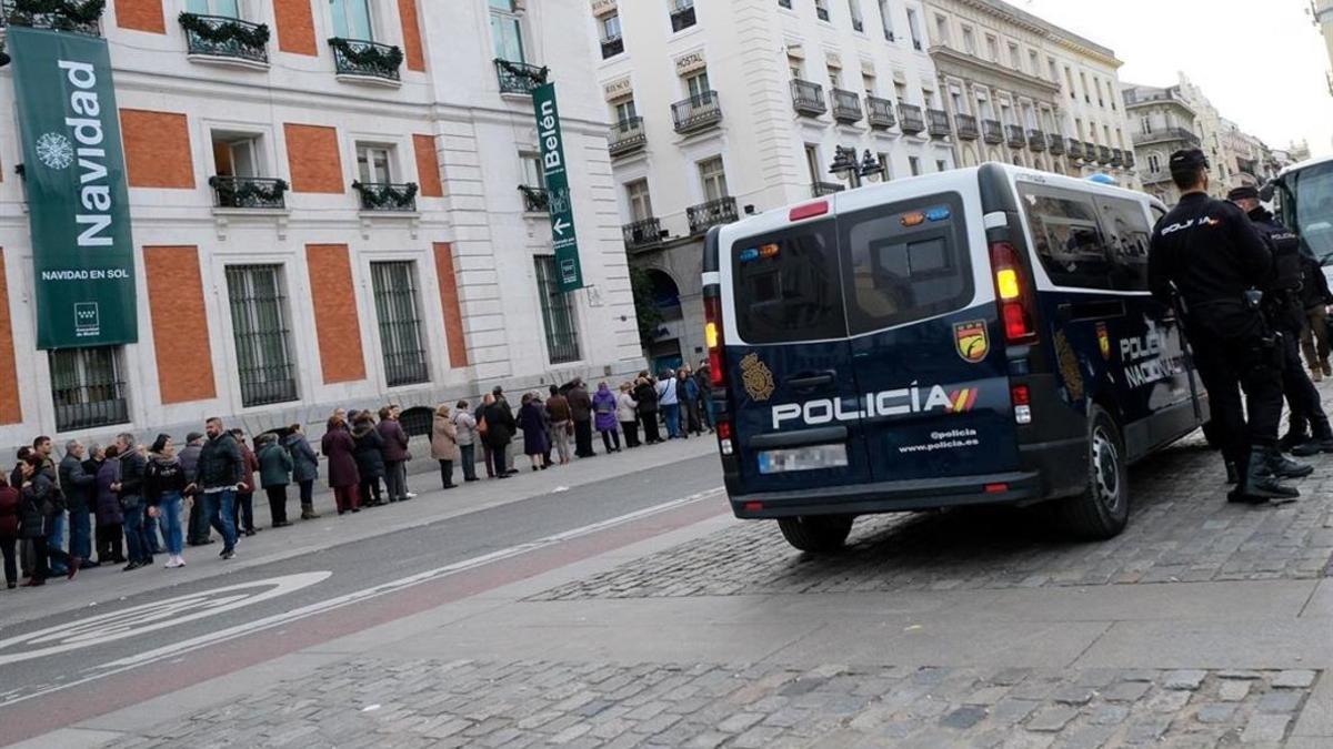 Furgón policial en la Puerta del Sol en Madrid