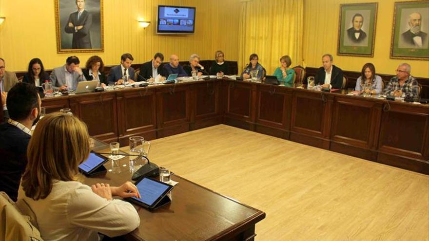 El Pleno aprueba una subida del 0,9% en el contrato de la basura