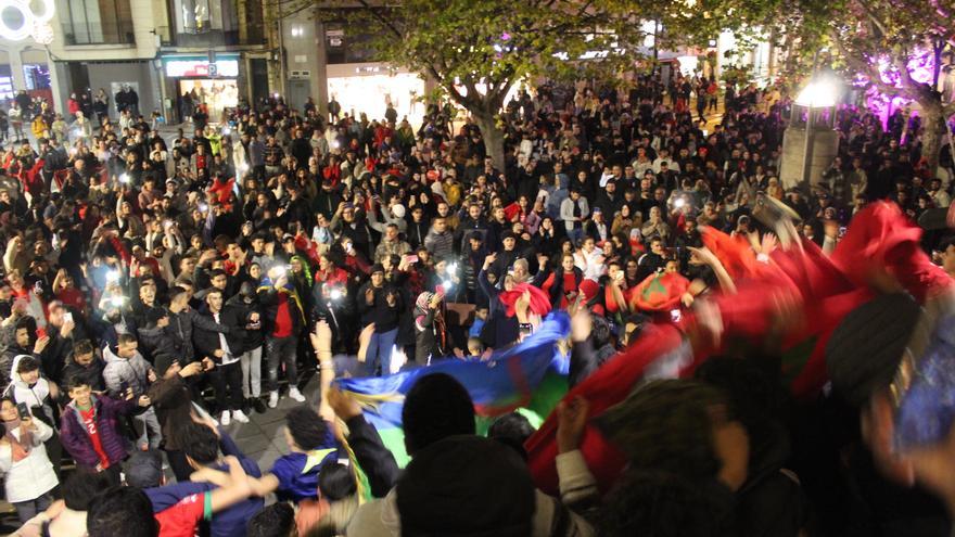 Eufòria entre la comunitat marroquina de Manresa en la celebració de la victòria contra Espanya