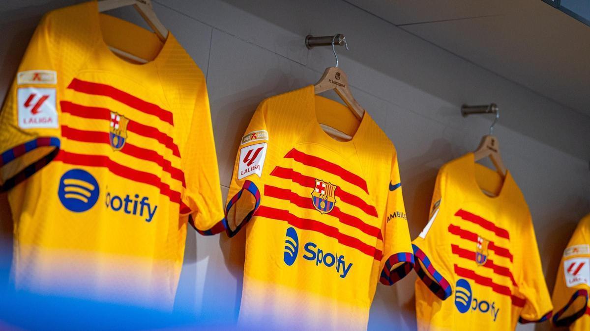 Las camisetas del Barça en el vestuario del Metropolitano antes del duelo con el Atlético.