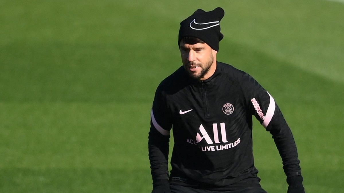 Juan Bernat en un entrenamiento con el PSG