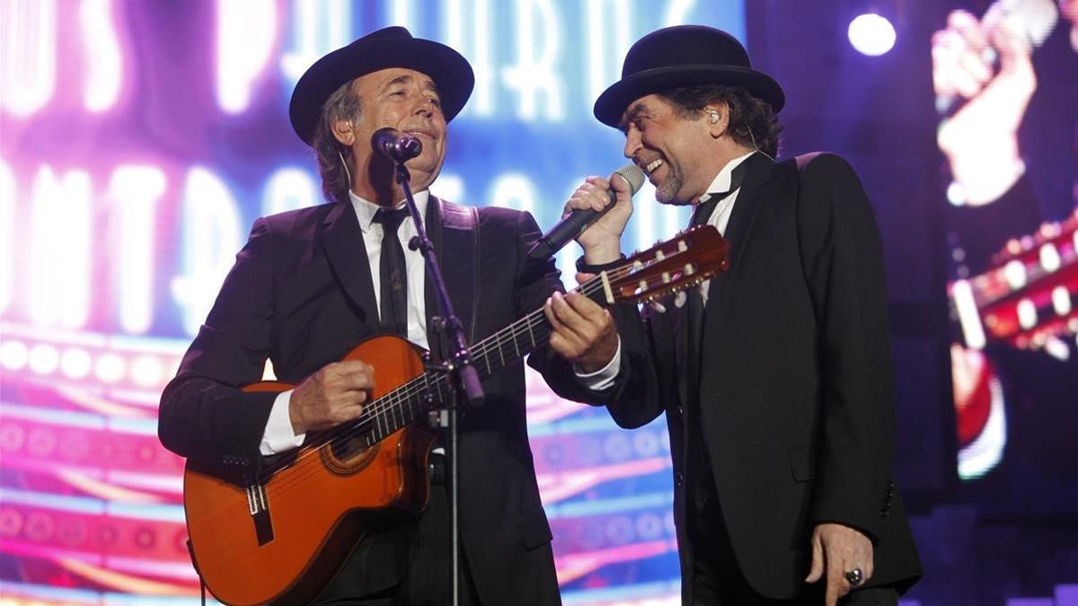 Serrat y Sabina (derecha), durante su gira del 2012 en el Palau Sant Jordi.