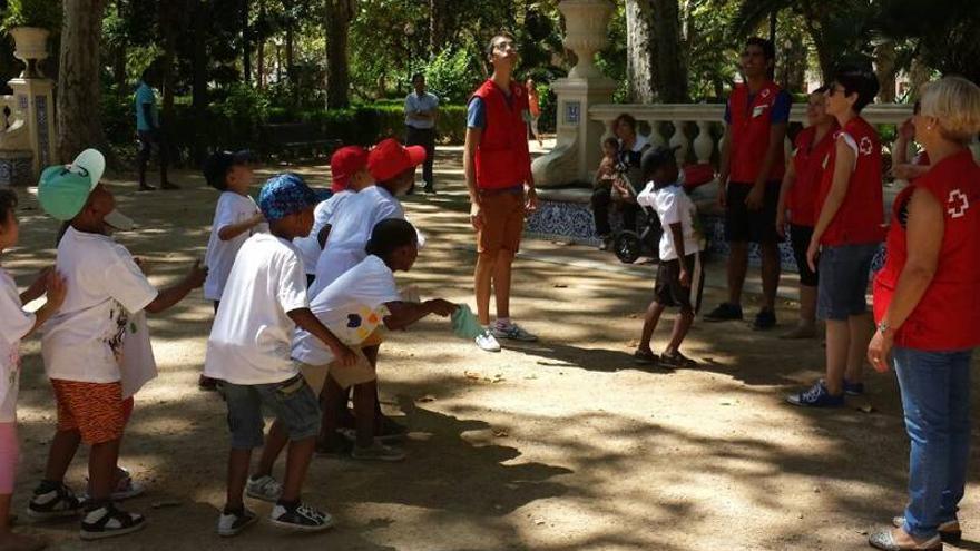 Cruz Roja Juventud continúa en verano con su apoyo a la infancia más necesitada