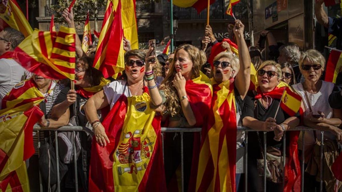 La manifestació de Societat Civil Catalana ha congregat 300.000 persones segons la Guàrdia Urbana i 1.300.000 segons SCC.