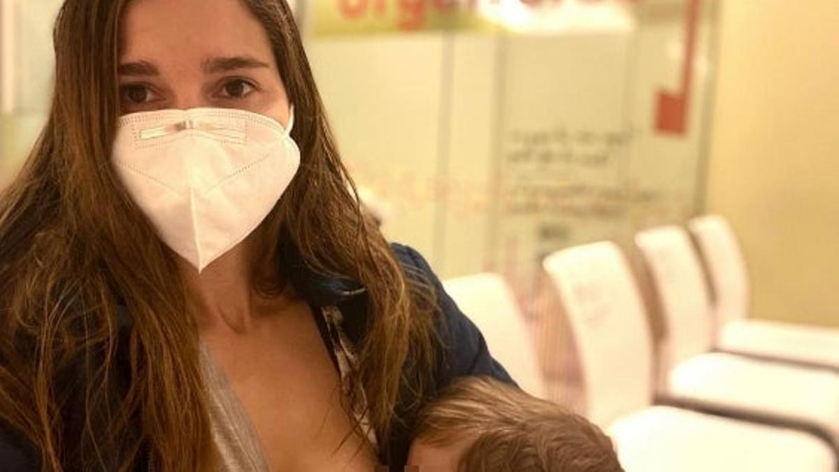 Natalia Sánchez con su bebé en el hospital