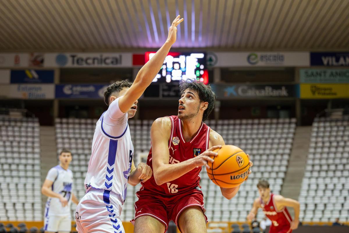 Soler en un partit de la lliga U22 a Fontajau