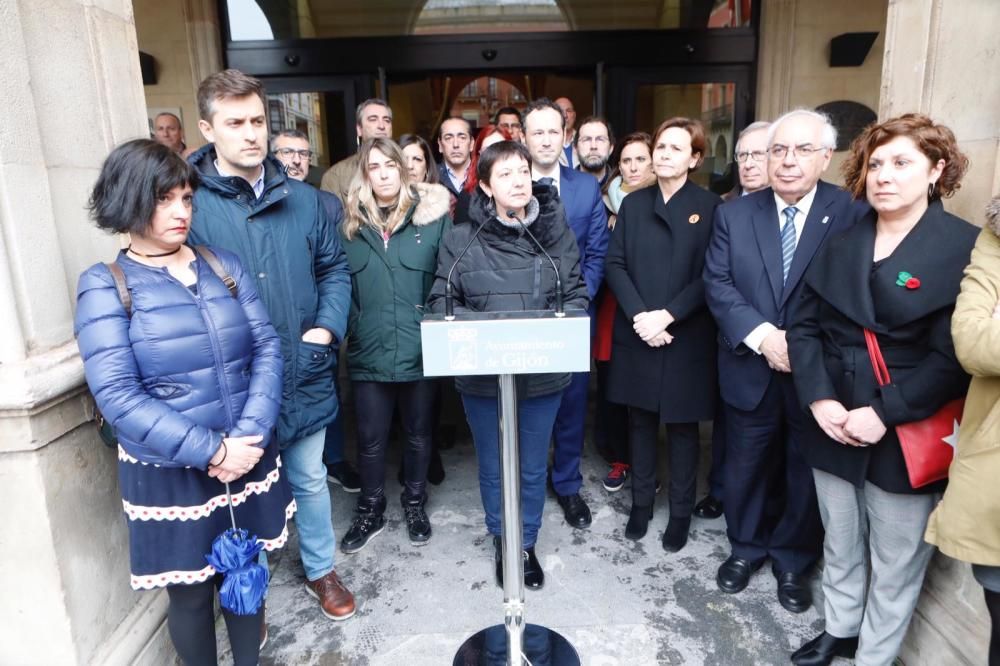 Emotivo minuto de silencio en Gijón por Paz Fernán