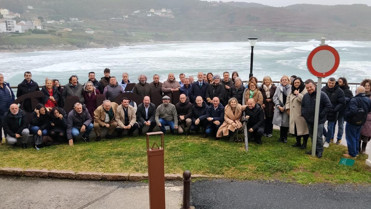 Asistentes á presentación da publicación, na Laracha.