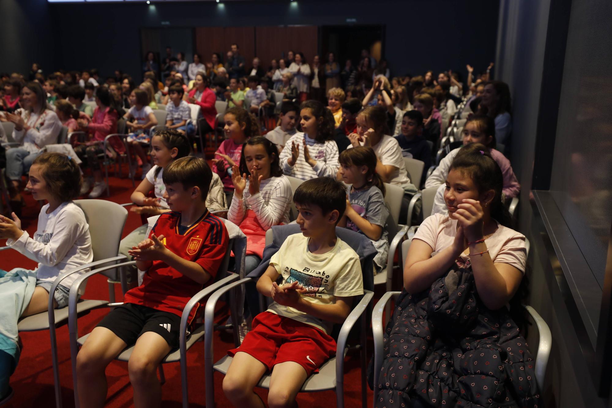 El colegio Gesta de Oviedo entrega los premios del concurso de microrrelatos que lleva el nombre de la escritora y exalumna Mónica Rodríguez