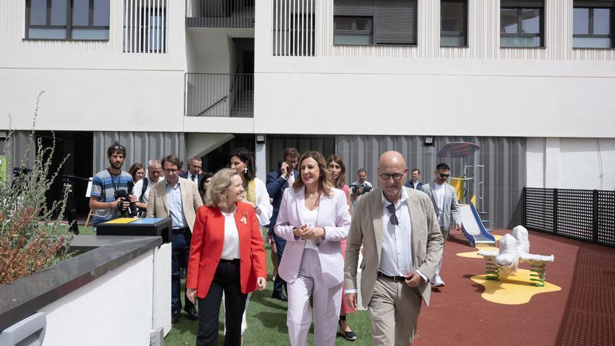 Catalá y Calviño exhiben complicidad en la visita a un edificio