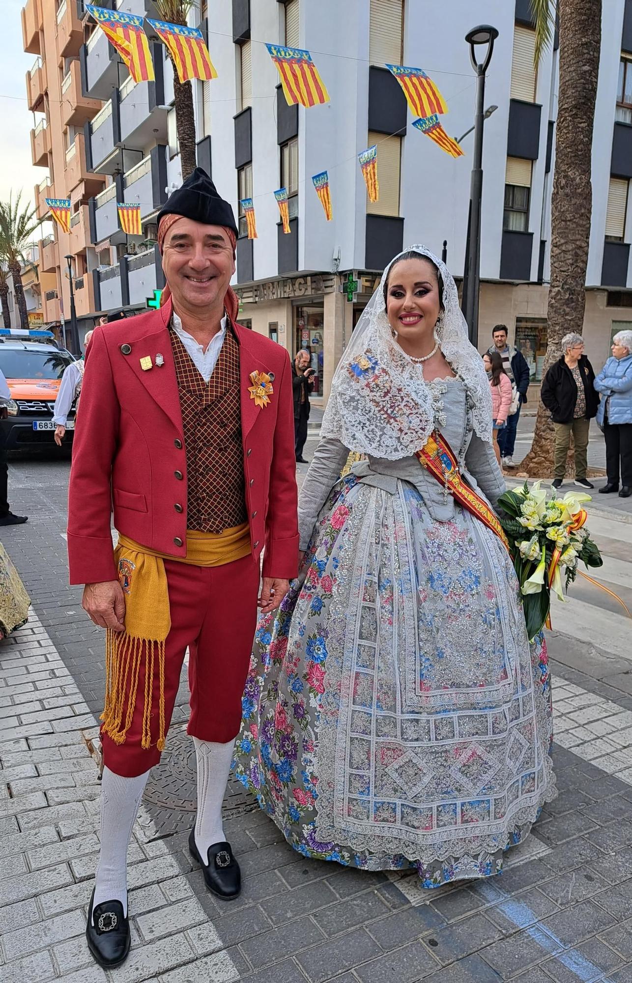 La ofrenda de Riba-roja de Túria llena de color las calles del municipio