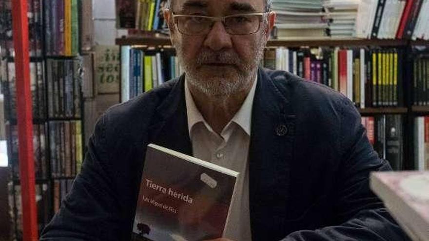 Luis Miguel de Dios presenta &quot;Tierra herida&quot;, su segundo libro de cuentos