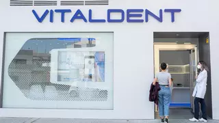 Un fondo de pensiones compra Vitaldent, con 9 clínicas en Asturias