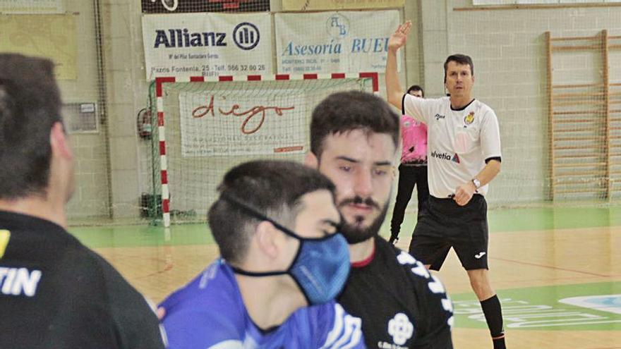 Abel, en el último partido del Bueu ante el Lanzarote.  |  // S. Á.