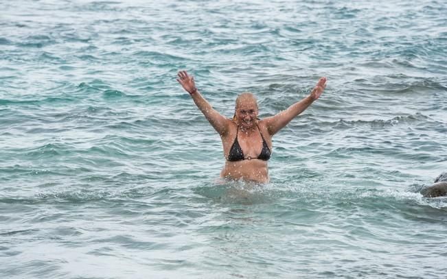 Dia de lunes festivo en la Playa del Confital