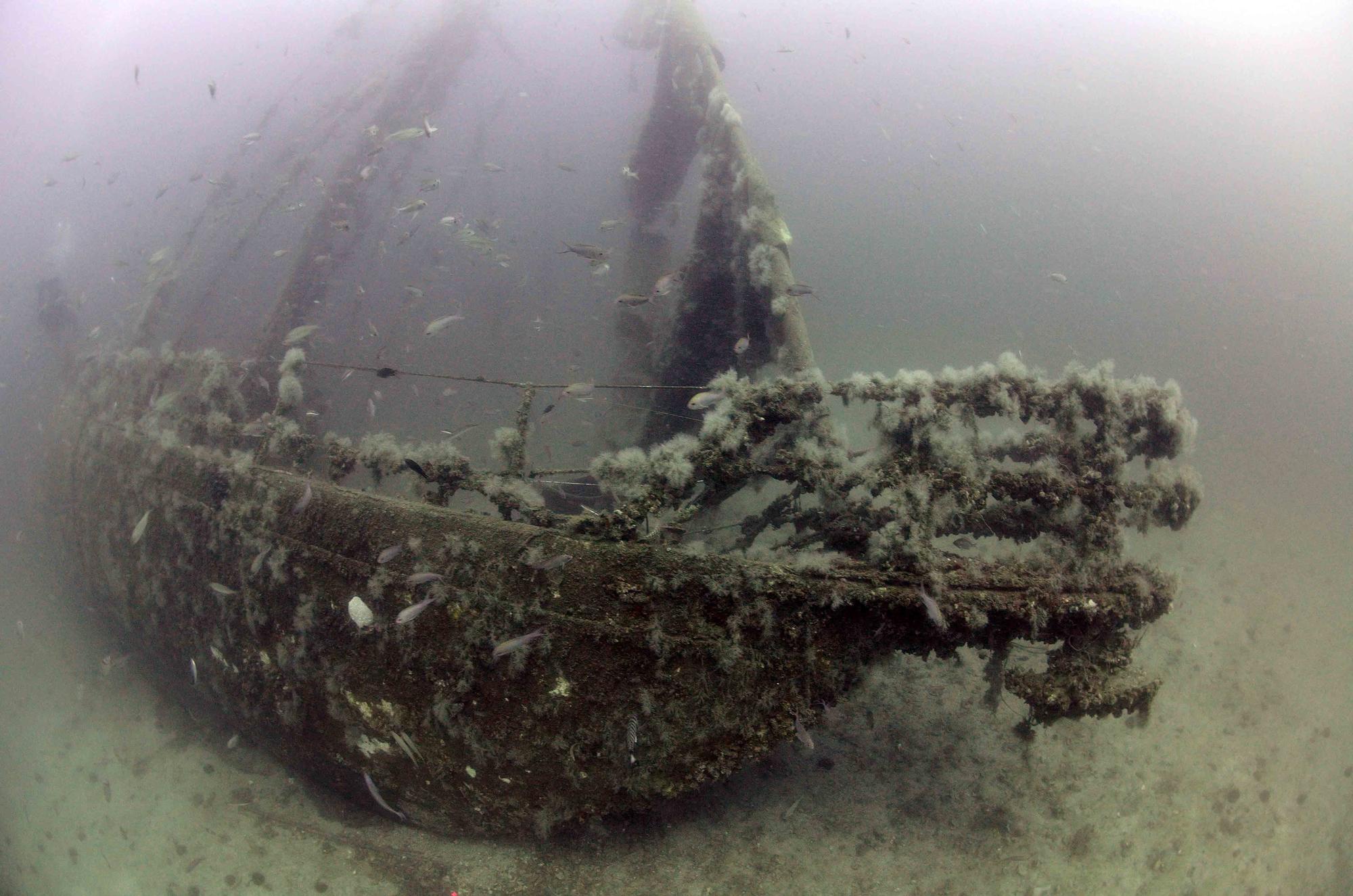 Barco hundido en Ibiza.