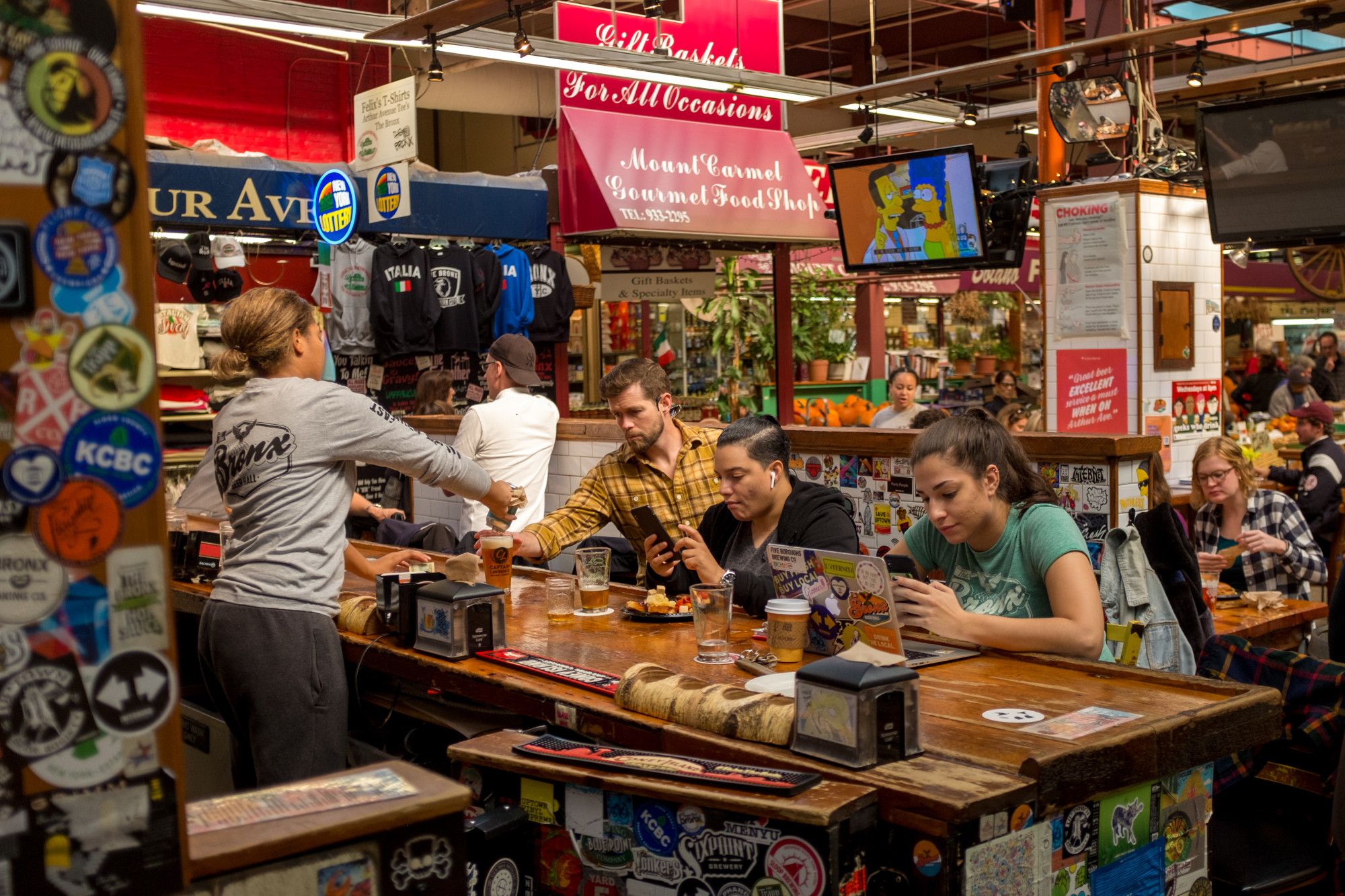 Interior del Arthur Avenue Retail Market, en El Bronx.