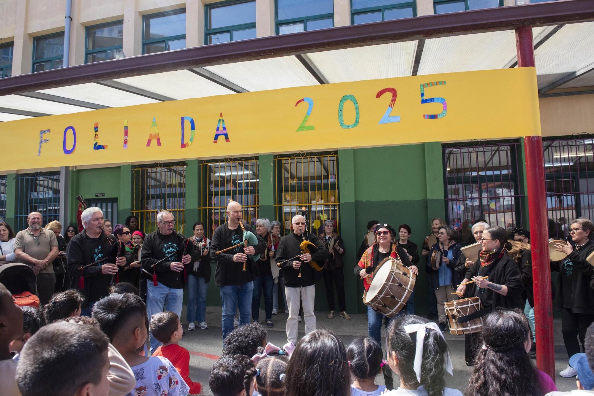 Baile, pandeireta e alegría no Raquel Camacho