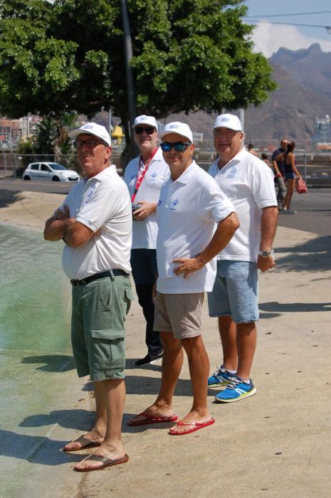 Marineros en la Plaza de España