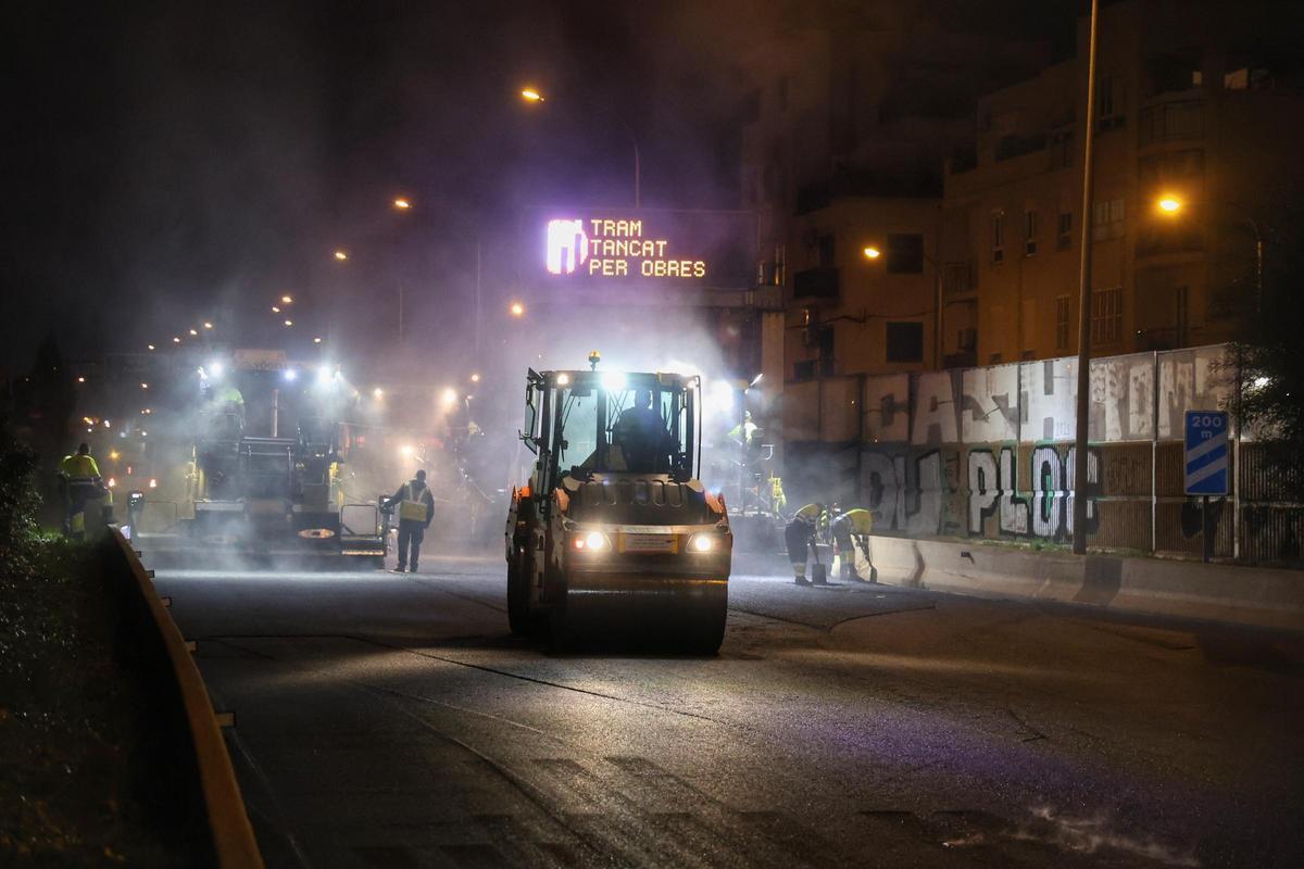 Las obras de asfaltado de la Vía de Cintura se realizan de 21.00 a 7.00 horas