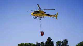Madrid envía dos helicópteros para colaborar en la extinción de los incendios de Castilla y León y Extremadura