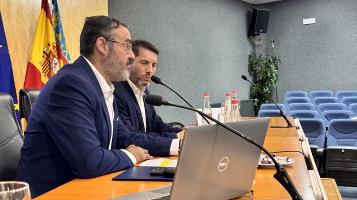 Salavdor Iborra y Adrián García en el congreso.