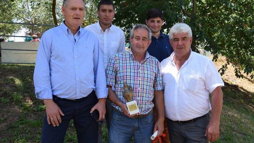 Domingo Miguel, en el centro, con Francisco Belver y, a la derecha, Bernardo Casado.