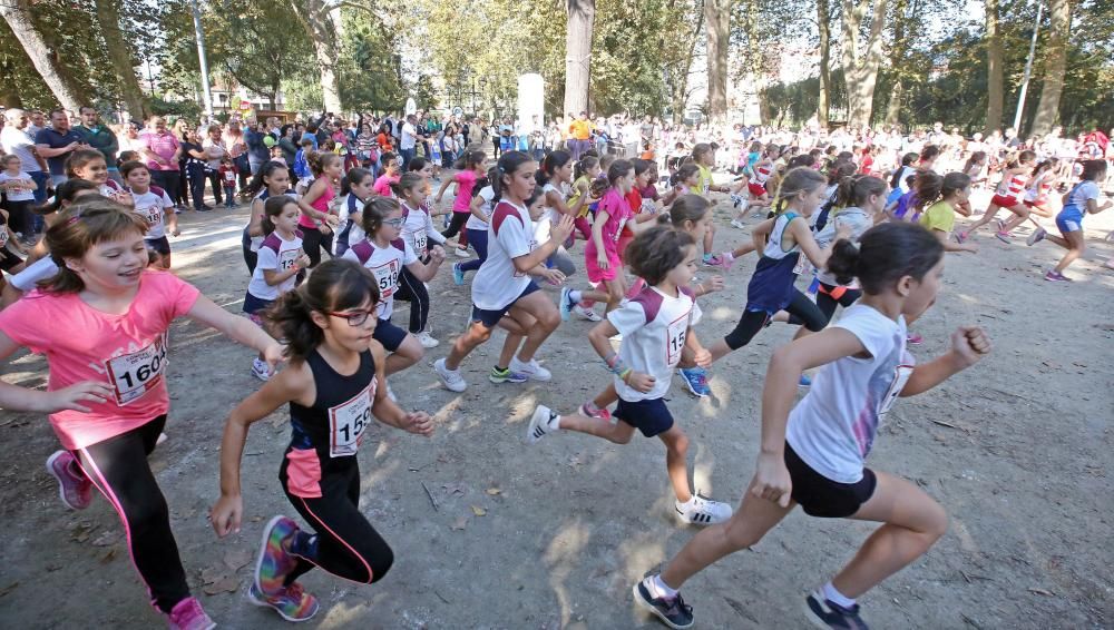 Más de mil niños -muchos acompañados por sus padres y sus madres- participaron en Castrelos en el XXI Cross Escolar-AD Castro San Miguel