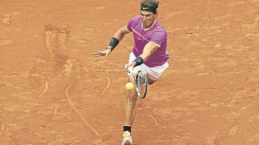 Nadal se pasea en el estreno de su central en Barcelona