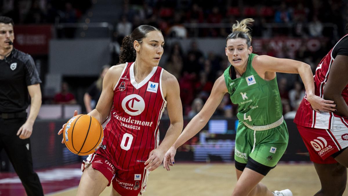 Carla Leite, en el partido de Liga entre el Casademont Zaragoza y el Araski en el Príncipe Felipe.