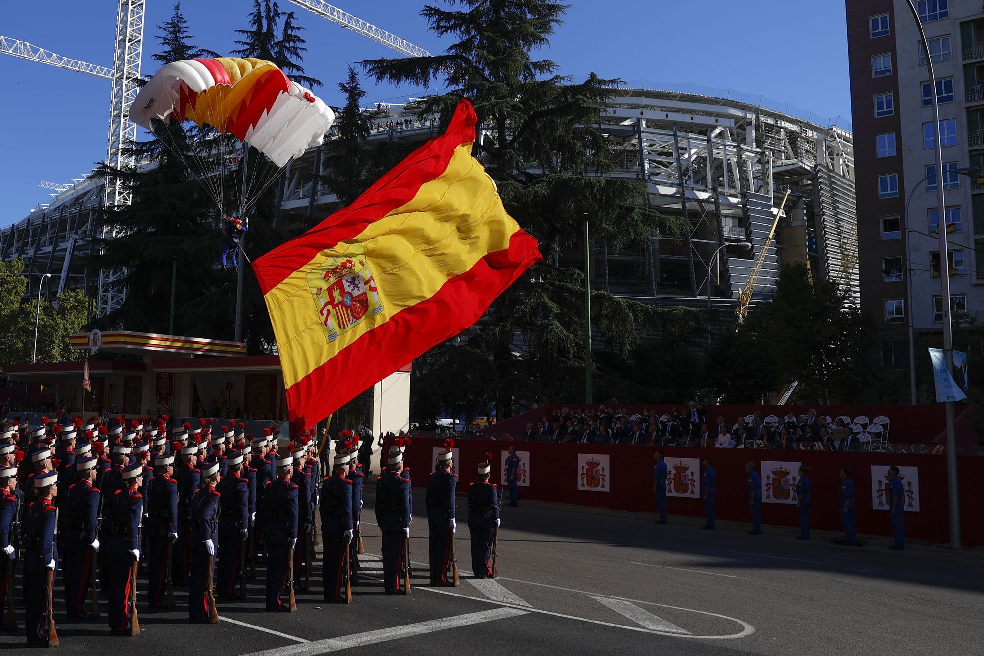 Más de 4.000 militares en desfile del 12-O que recupera el brillo prepandemia