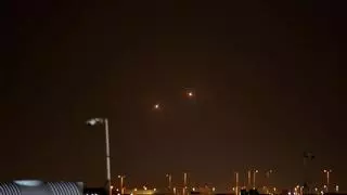 Irán responde a los ataques israelíes con una lluvia de misiles sobre Tel Aviv