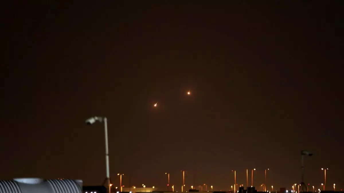 Irán responde a los ataques israelíes con una lluvia de misiles sobre Tel Aviv