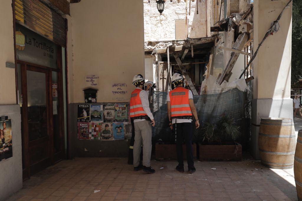 Se derrumba una finca abandonada en la plaza Quartera de Palma