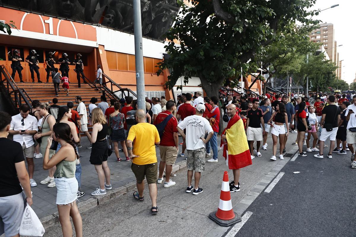 Llenazo en la Fonteta para ver la final España-Inglaterra Llenazo en la Fonteta para ver la final España-Inglaterra
