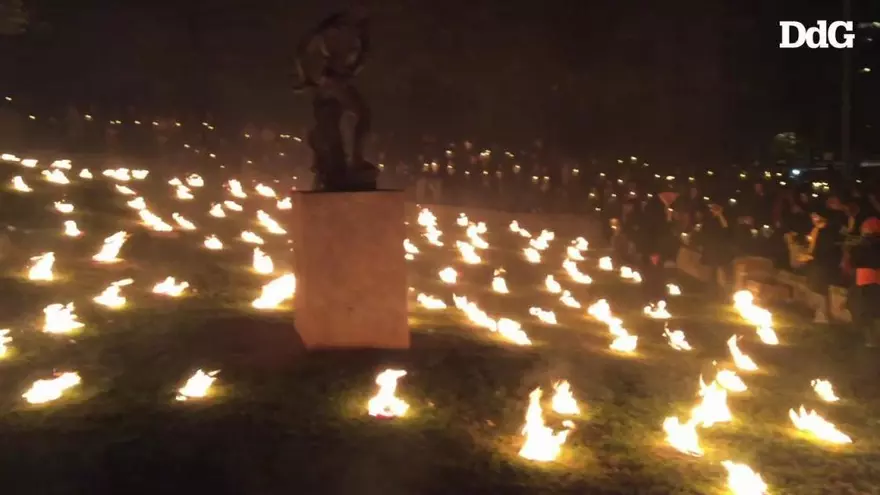 Les lluminàries porten el foc i la música medieval a les Pedreres
