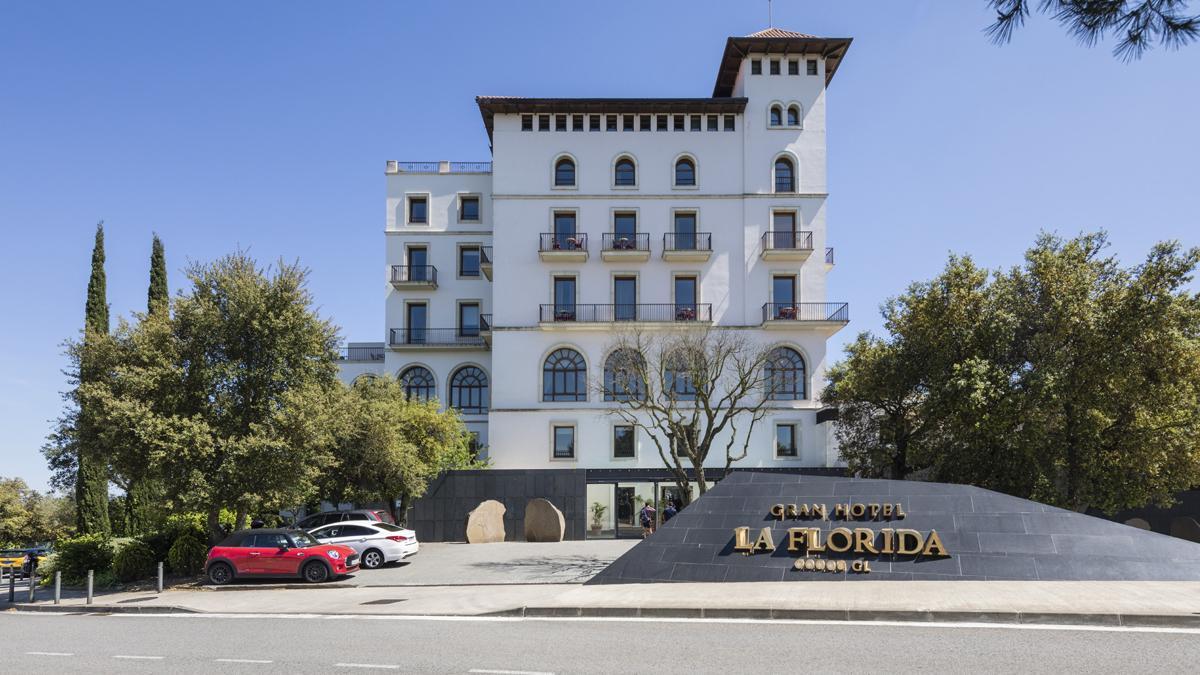 Exterior del Gran Hotel La Florida, donde se aloja en medio de un gran operativo de seguridad Bruce Springsteen.