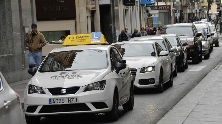 Clases teórica y práctica en una autoescuela