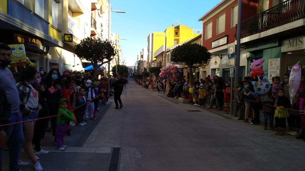El público tomó la grovense calle Castelao. |   //  FDV