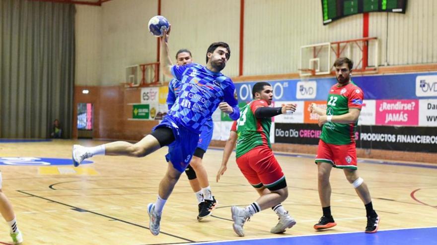 El Balonmano Base Oviedo da un gran paso hacia la salvación en División de Honor Plata