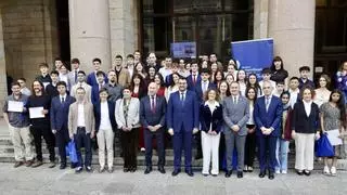 Una pakistaní que sueña con ser diseñadora de moda y otras historias de superación de alumnos asturianos: los 61 estudiantes "extraordinarios" premiados por el Principado